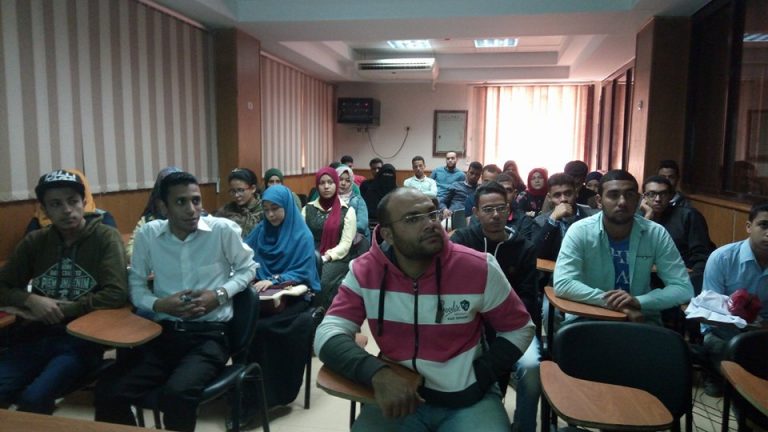 جامعة سوهاج تنظم ورشة عمل عن ” العمل الحر و كتابة السيرة الذاتية”