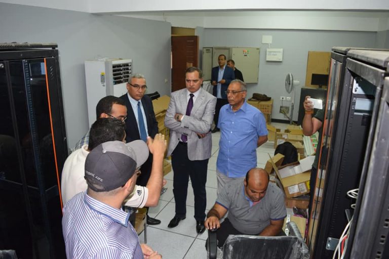 استكمال البنية التحتية لشبكة المعلومات بجامعة سوهاج الجديدة