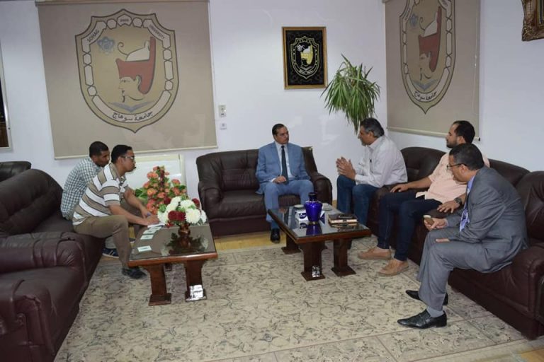 جامعة سوهاج تبحث استخدام الطاقة الشمسية