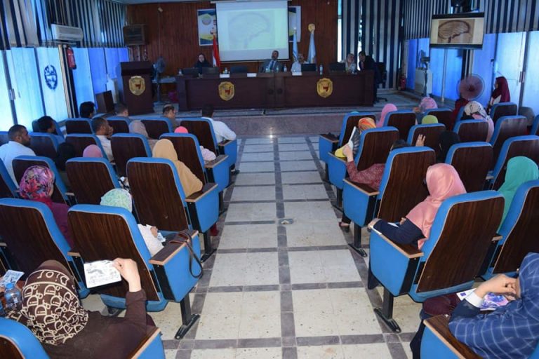 المهن العلمية تناقش التوحد عند الاطفال في ندوة بجامعة سوهاج
