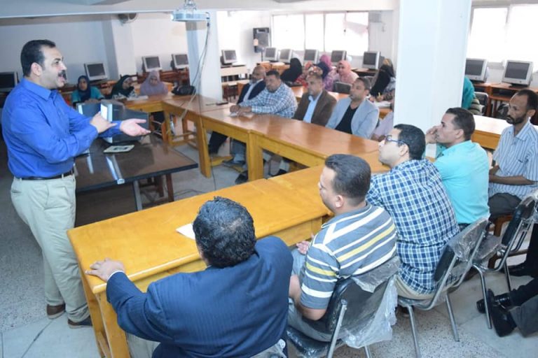ختام فعاليات الدورة التدريبية للعاملين بالمدن الجامعية والتغذية بجامعة سوهاج