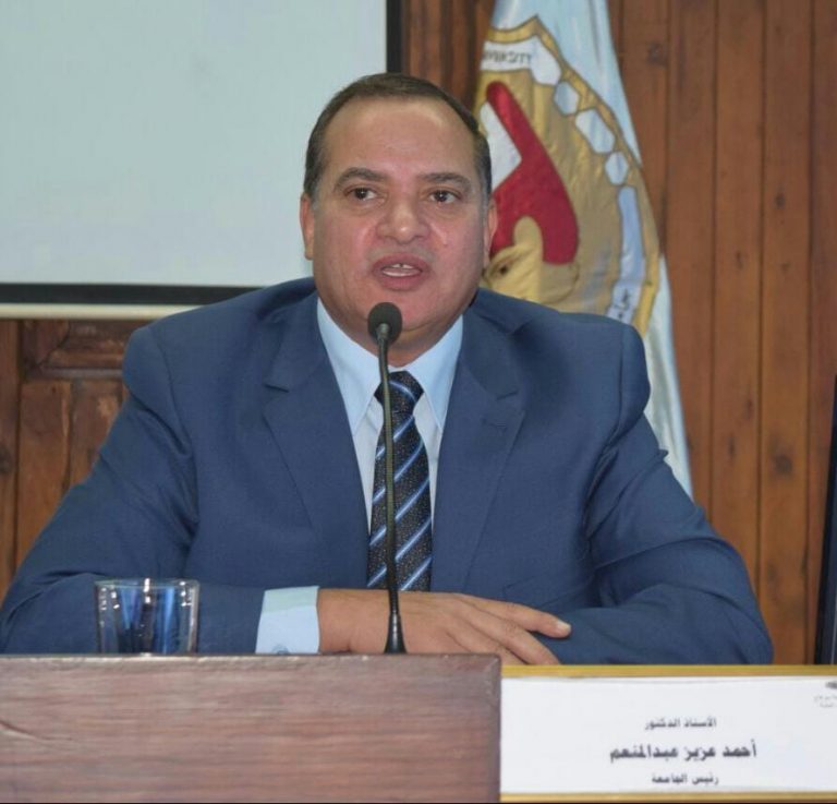 السبت بأجر للعاملين بنظام التعاقد بجامعة سوهاج