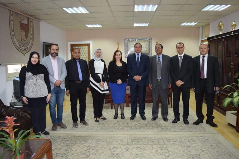 جامعة سوهاج تبحث مع ‘‘مؤسسة تنموية‘‘ سبل التعاون المشترك