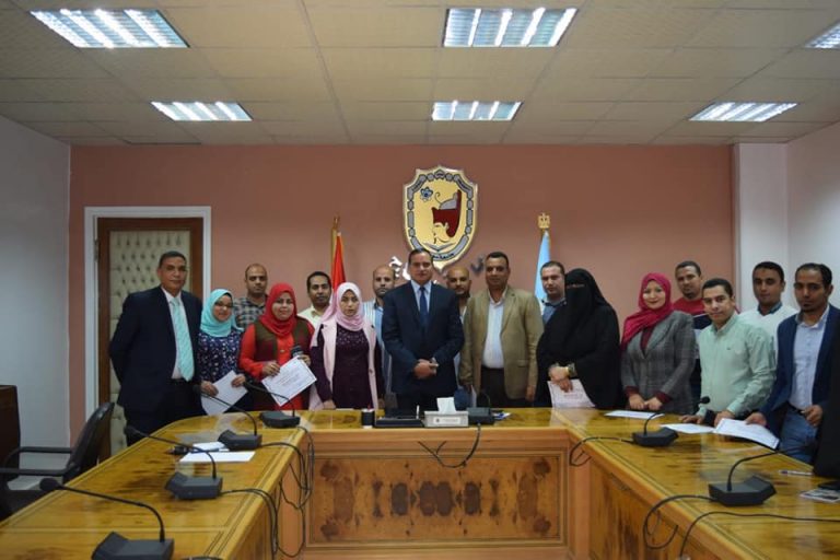 تكريم 24 متدرب بدورة إعداد وتفعيل قواعد البيانات بجامعة سوهاج