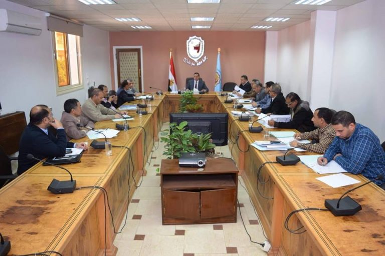 عزيز يترأس لجنة المنشآت بجامعة سوهاج