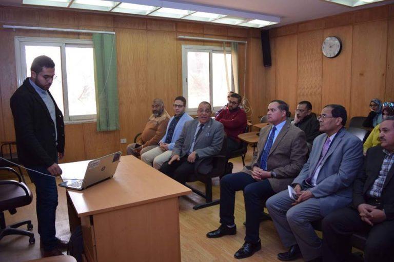 عزيز يجتمع بقسم جراحة المخ والأعصاب بمستشفي سوهاج الجامعي