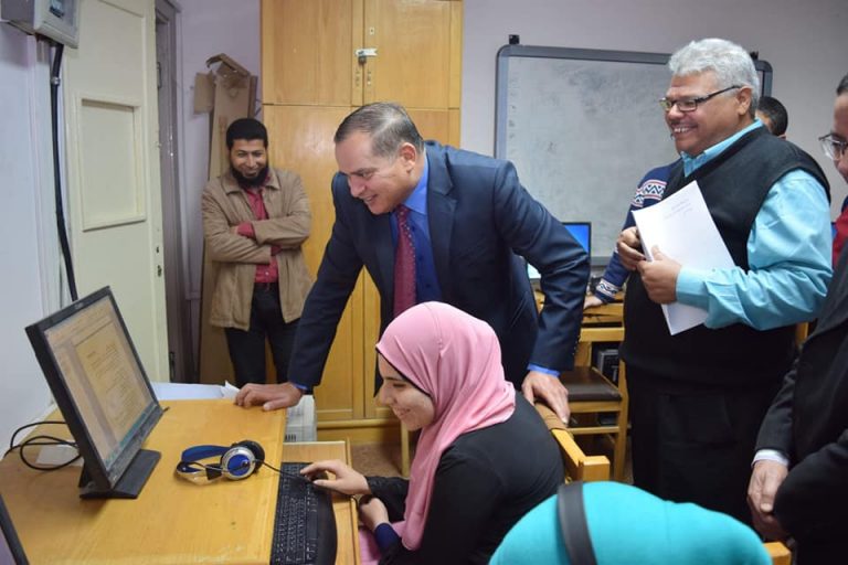 استمرار اداء ذوي الاعاقة البصرية لامتحاناتهم بجامعة سوهاج
