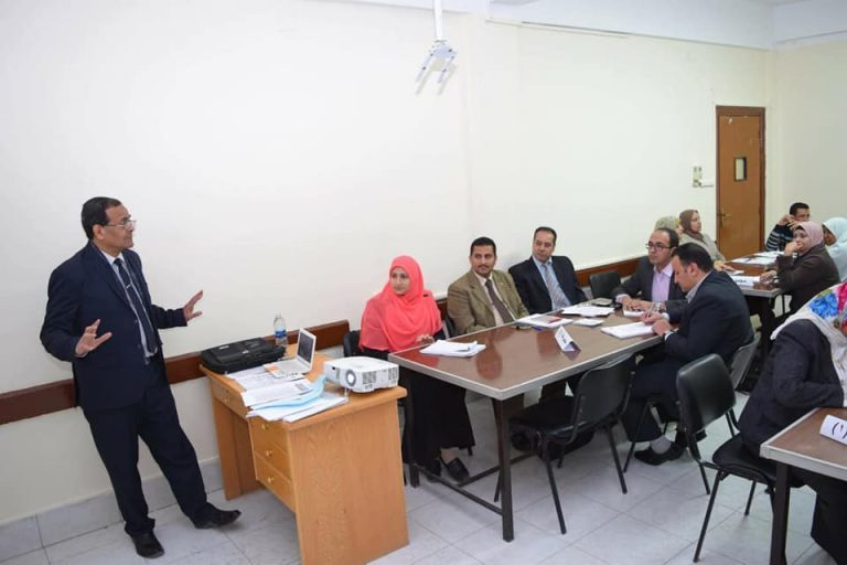 “نواتج التعلم وخرائط المنهج” دورة تدريبية لأعضاء هيئة التدريس بجامعة سوهاج