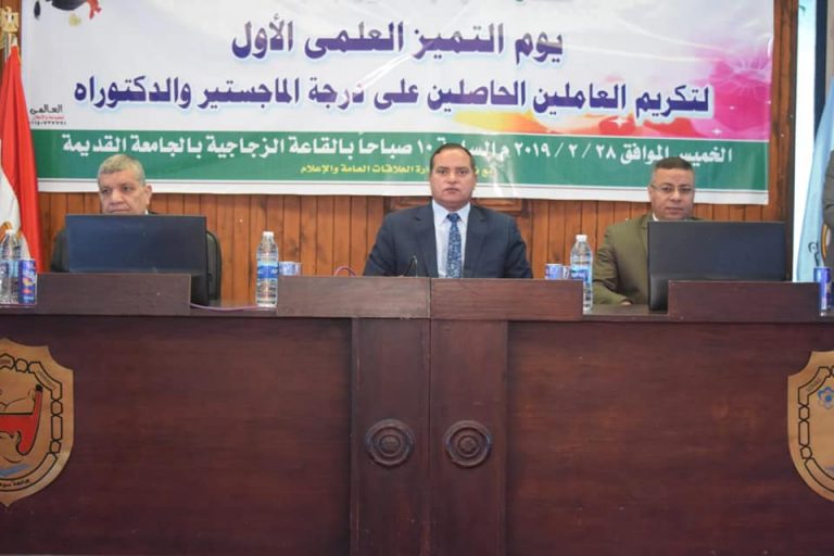 عزيز يكرم 185 إداري من حملة الماجستير والدكتوراه بجامعة سوهاج