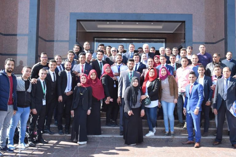 بنصائح عاشور..وحلمي.. ورشاد طلاب جامعة سوهاج يحددون مستقبلهم ويختارون طريقهم