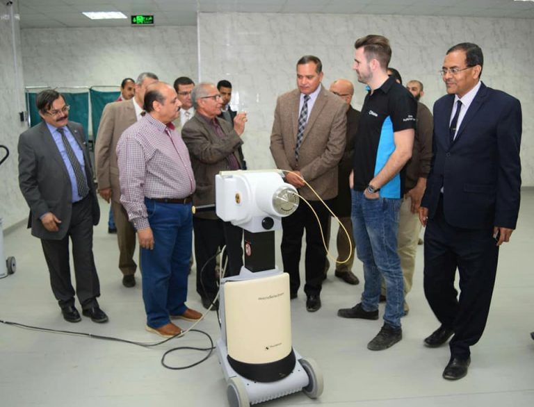 تشغيل جهاز تركيب الإبر المشعة بمستشفي سوهاج الجامعي