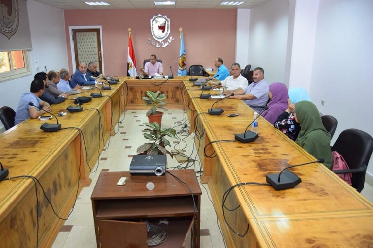 محافظة سوهاج تنسق مع الجامعة للتعاون والاشرف علي مزارعها