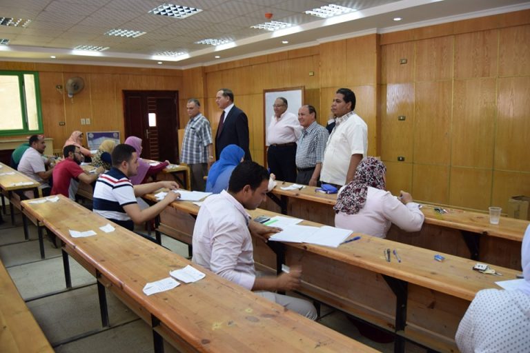 176 طالب يؤدون إمتحانات الدراسات العليا بزراعة سوهاج