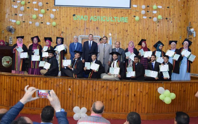 زراعة سوهاج تحتفل بتخريج دفعتها العشرين