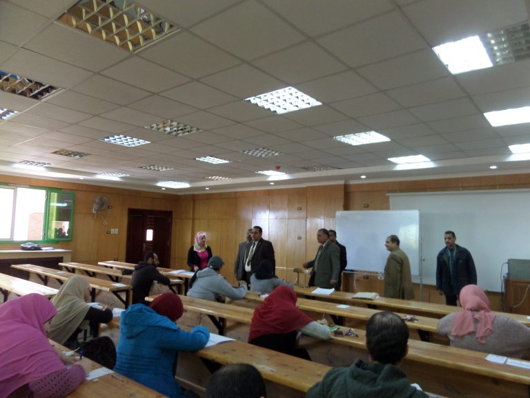 متابعة امتحانات طلاب الدراسات العلياوالبحوث خلال الفصل الدراسى الاول من العام الجامعى 2019 / 2020