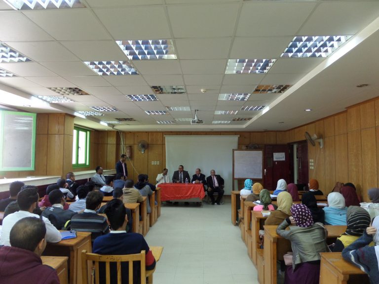 فاعليات ندوة اساليب التغذية السليمة اثناء فترة الامتحانات لطلبة و طلاب الكلية