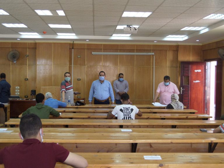متابعة امتحانات الفصل الدراسي الثانى من العام الجامعى 2020 / 2021 م