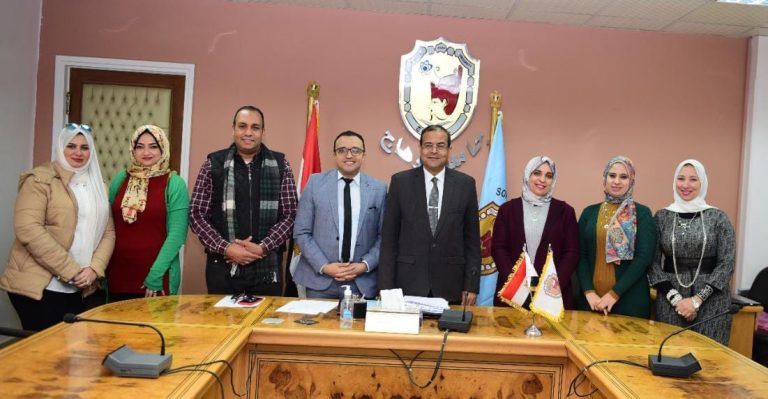 رئيس جامعة سوهاج يثمن دور المركز الإعلامى ويدعم آليات تطويره ويوجه بضرورة الترويج للمشروعات القومية اعلاميا لدى الشباب