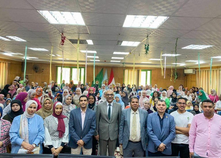 *تنفيذاََ للبرنامج القومي لتنمية أبناء الصعيد والمحافظات الحدودية ..زراعة سوهاج تنظم ندوة تعريفية بمبادرة هنعلمهم يشتغلوا*