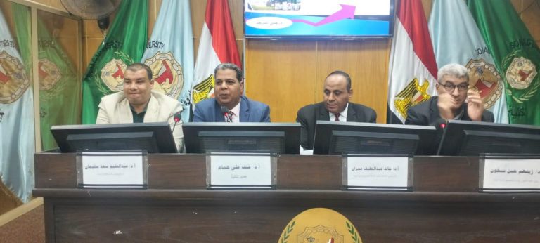 جامعة سوهاج تنظم دورة تدريبية للمشتغلين بالاتجار في المبيدات بالتعاون مع وزارة الزراعة.